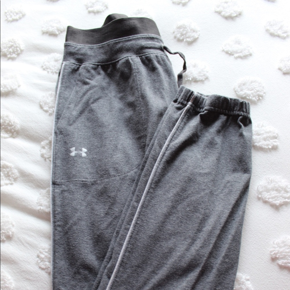 under armpit ankle-hugging joggers